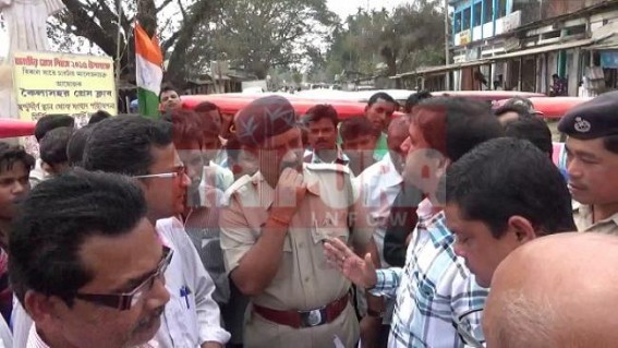 Congress backed trade union blocked road Congress backed trade union blocked road