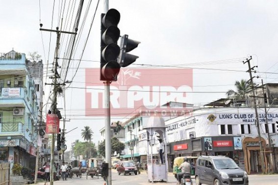 Traffic Police back on traffic posts as traffic signals are not working since 4 days 