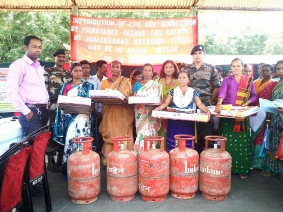 Assam Rifles felicitates distribution of Ujjwala Gas Connections 