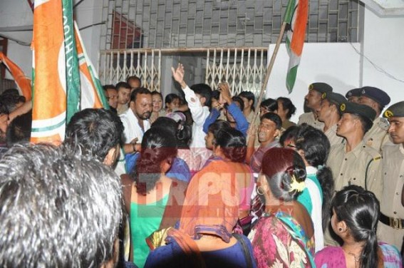 Brutal tortures on housewife by BJP leader : Congress gherao Women Police Station 