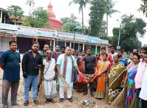 Tripura's JUMLA Guru begins Poll drive with broom in hands under 'Swachh Bharat' banner : Public anger flares up ahead of LS Election as Biplab Govt failed on 7th CPC, Free Mobiles to Youths, all 'Vision' promises