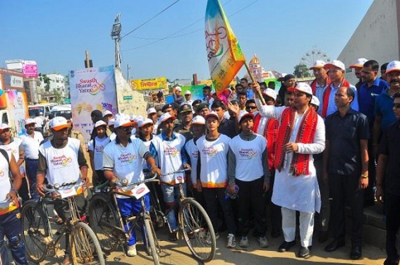 CM flags off 'Swachh Bharat Yatra' CM flags off 'Swachh Bharat Yatra'