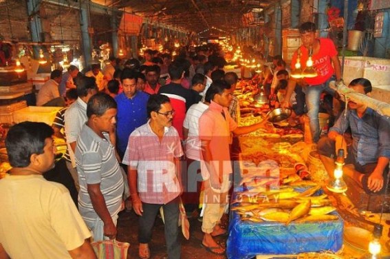 Heavy sales amid Costly market on Bijoya Dasami : Chicken Rs. 250, Mutton : Rs. 900, Hilsa : 1500 Per Kilo for Bengali Foodies