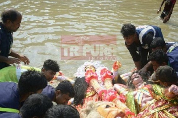 Early immersion of Durga idols in maximum clubs this year marks 'depressed economy' Early immersion of Durga idols in maximum clubs this year marks 'depressed economy'