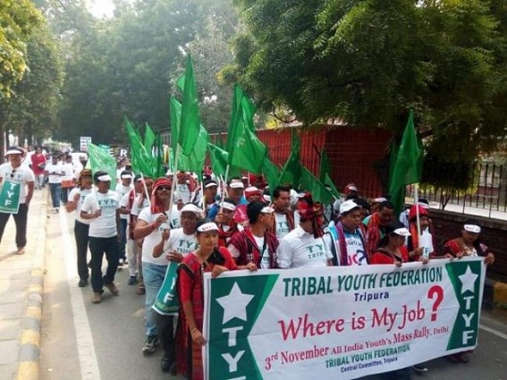 Delhi-Cholo movement of CPI-M's youth wings kick off at Rajpath, slogans, 'Where is My Job?' Delhi-Cholo movement of CPI-M's youth wings kick off at Rajpath, slogans, 'Where is My Job?'