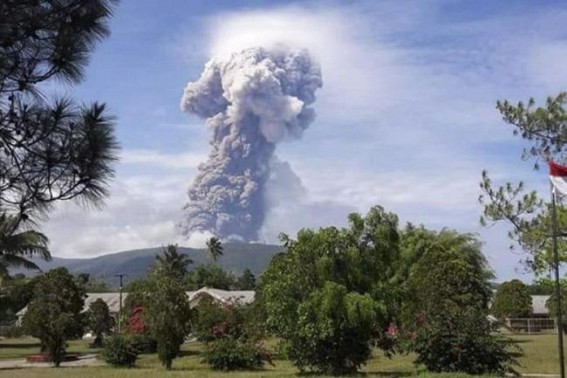 Volcano erupts in Indonesia Volcano erupts in Indonesia
