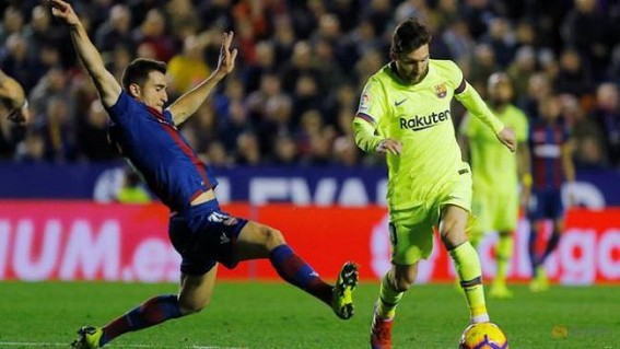 Messi leads Barcelona to 5-0 win over Levante