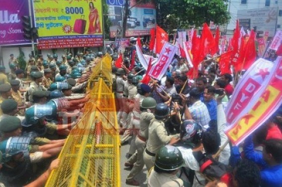 Police files case against few CPI-M leaders for violation of Law in Jail-Bharo movement