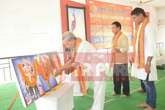 IPFT President offers prayers in Sangha-stage 