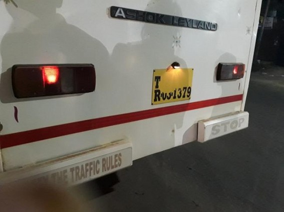 Bus stopped service in middle of National Highway due to ‘less’ travelers, passengers suffered Bus stopped service in middle of National Highway due to ‘less’ travelers, passengers suffered