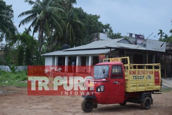 Open Black-marketing of LPG cylinders at Battala Gas Agency ! Open Black-marketing of LPG cylinders at Battala Gas Agency !