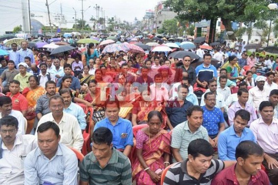 Regularization demand : SSA teachers gather on 1st anniversary of 'Hunger Strike'