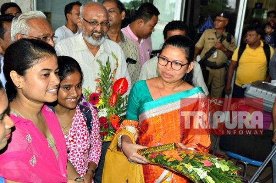 Minister Santana Chakma receives grand welcome at Agartala Airport by Students after VCI recognizes Tripura Veterinary College