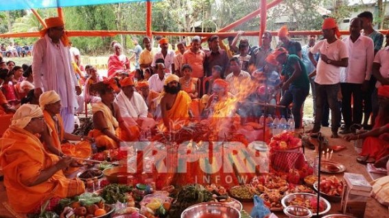 Viswa Hindu Parishad performs 'Maha-Santi-Jogyo' in Tripura Viswa Hindu Parishad performs 'Maha-Santi-Jogyo' in Tripura