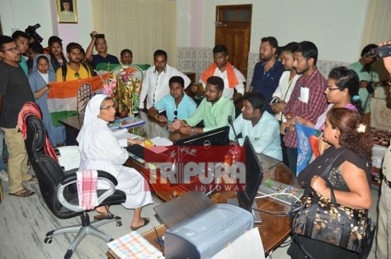 Lahari Debbarma suicide case : Congress activists gherao Auxilium Girls' school Principal Lahari Debbarma suicide case : Congress activists gherao Auxilium Girls' school Principal