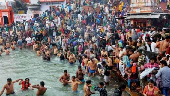Thousands of devotees take holy dip on Makar Sankranti Thousands of devotees take holy dip on Makar Sankranti