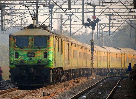 Armed men rob Jammu-Delhi Duronto passengers near Delhi Armed men rob Jammu-Delhi Duronto passengers near Delhi