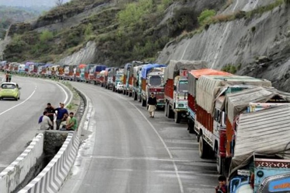 Jammu-Srinagar highway remains shut