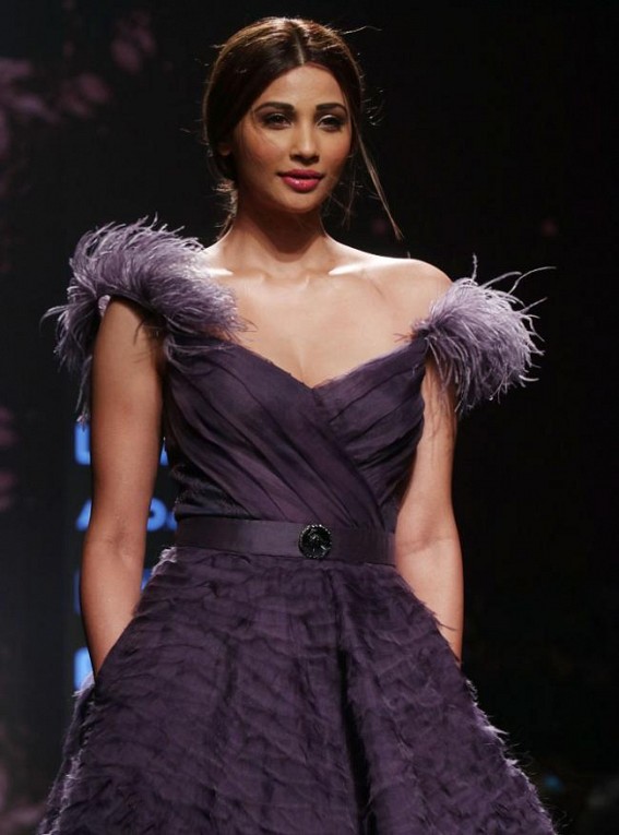 Daisy Shah to be showstopper at LFW