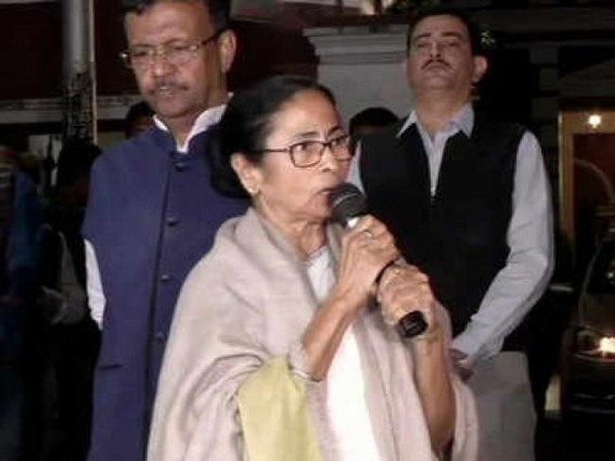 Mamata resorts to sit-in after CBI-police face-off