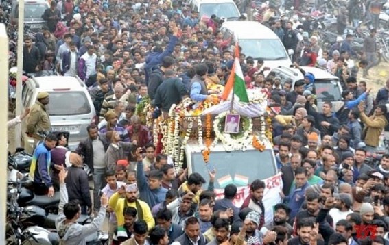 Business worth Rs 25,000 cr hit as traders protest against Pulwama attack: CAIT Business worth Rs 25,000 cr hit as traders protest against Pulwama attack: CAIT