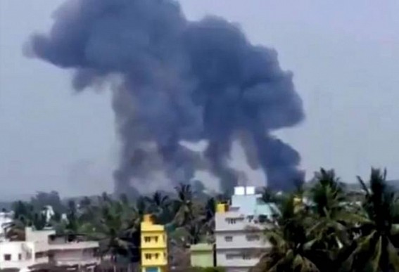 1 pilot dead as 2 IAF aircraft crash in Bengaluru 1 pilot dead as 2 IAF aircraft crash in Bengaluru