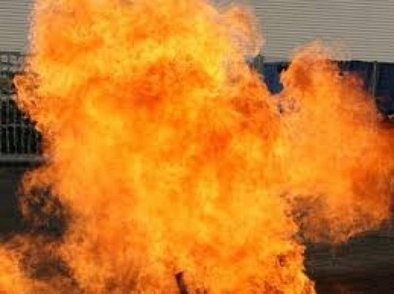 Blasts, gunfire strike Nigeria as voters head to polls Blasts, gunfire strike Nigeria as voters head to polls