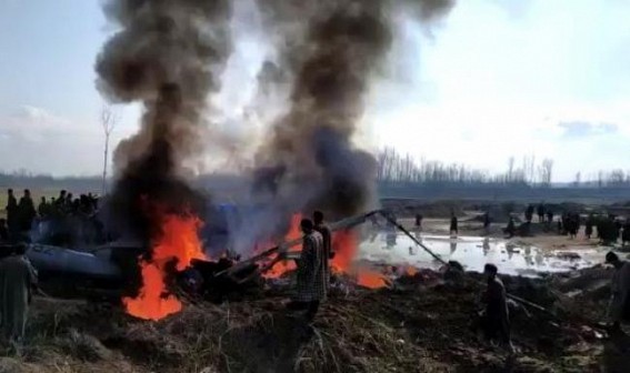 Indian fighter jets crash: One in Pakistan territory, pilot 'taken alive'