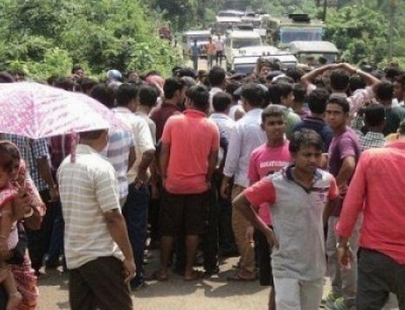 Road Blockade at Gandachera in protest against pathetic health service