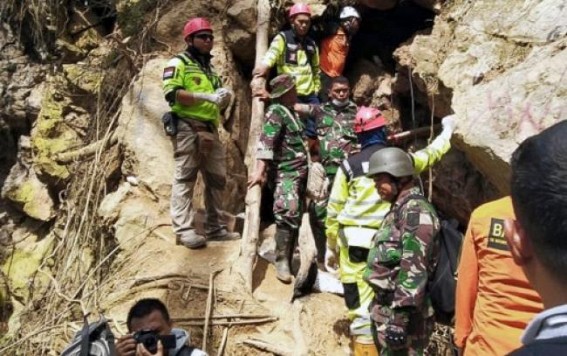 Death toll in Indonesia gold mine collapse reaches 16 Death toll in Indonesia gold mine collapse reaches 16