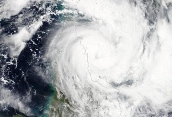 2nd cyclone lashes Australia with destructive winds 2nd cyclone lashes Australia with destructive winds