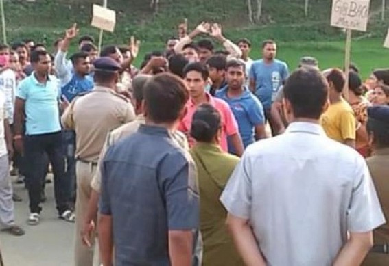 Pratima's BJP goons threaten Manik Sarkar's campainging Pratima's BJP goons threaten Manik Sarkar's campainging