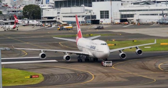 Sydney Airport planes grounded after smoke in control tower