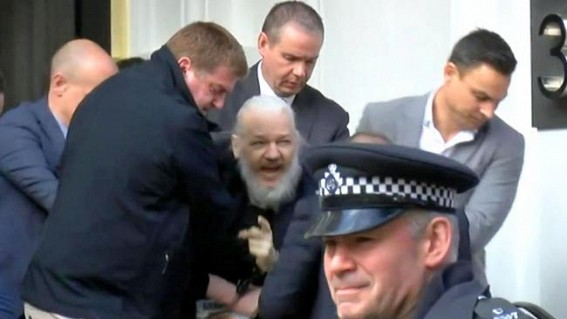 Assange held, charged with conspiracy in US Assange held, charged with conspiracy in US