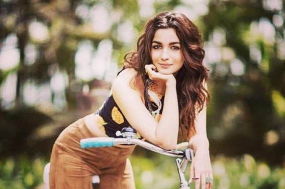 Alia Bhatt’s Hook Up song from Student of the Year 2 gets mixed response, Twitter asks why so sexist Alia Bhatt’s Hook Up song from Student of the Year 2 gets mixed response, Twitter asks why so sexist