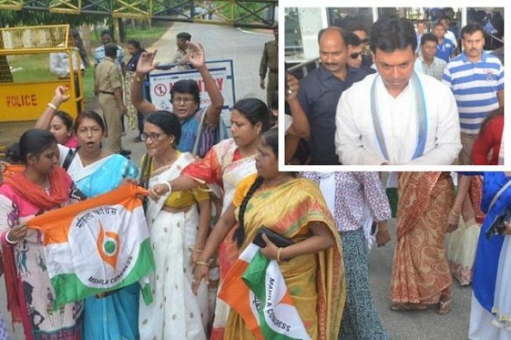 Six Police Officials suspended â€˜undemocraticallyâ€™ in Tripura after Congress Women agitators protested before CMâ€™s quarter