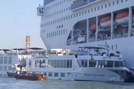 Huge cruise ship plows into tourist boat, dock in Venice