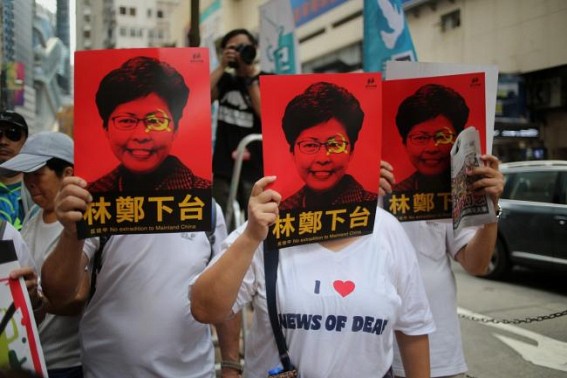 HK chief to go forward with extradition bill