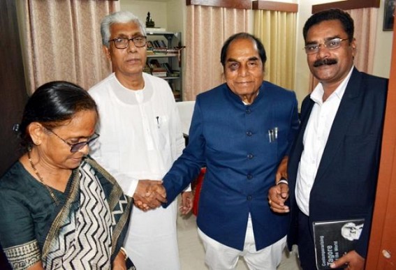 Courtesy meeting by former Tripura Governor D Y Patil at former CM Manik Sarkarâ€™s residence