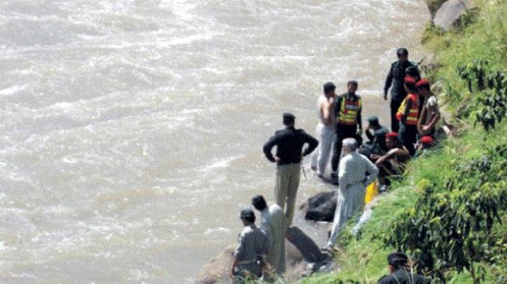 14 killed as vehicle plunges into Pakistan river 14 killed as vehicle plunges into Pakistan river