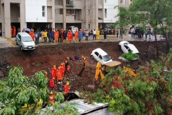 15 killed as Pune wall crashes, CM orders probe 15 killed as Pune wall crashes, CM orders probe