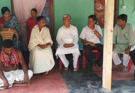 Opposition Leader Manik Sarkar visits slain party worker’s home Opposition Leader Manik Sarkar visits slain party worker’s home