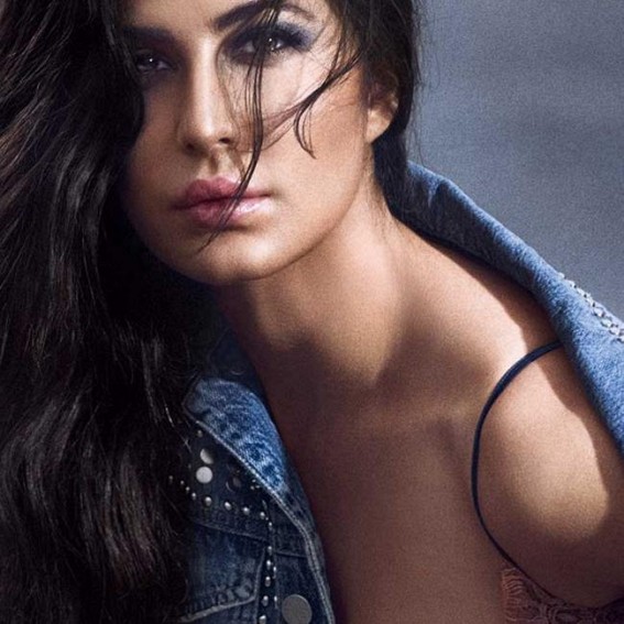 'Aaram se': Katrina tells fan eager to click selfie 'Aaram se': Katrina tells fan eager to click selfie