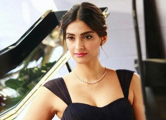 Sonam Kapoor scores 20 mn Instagram followers Sonam Kapoor scores 20 mn Instagram followers