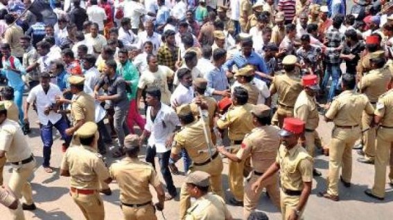 Asansol turns violent, police resorts to lathi-charge