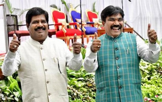Two independent Karnataka MLAs withdraw plea