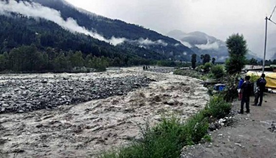 Hundreds stranded in Himachal after heavy rains Hundreds stranded in Himachal after heavy rains
