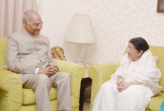 Kovind meets Lata Mangeshkar at her residence