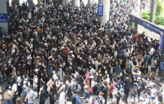 HK students strike on 1st day of school year