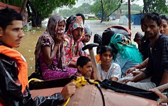Rains clobber Mumbai, NDRF rescues 1,300 people Rains clobber Mumbai, NDRF rescues 1,300 people